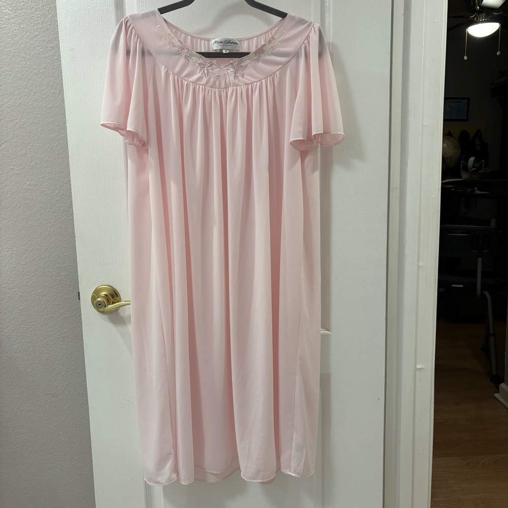 Miss Elaine Classics Pink Nylon Nightgown Chemise Like New
